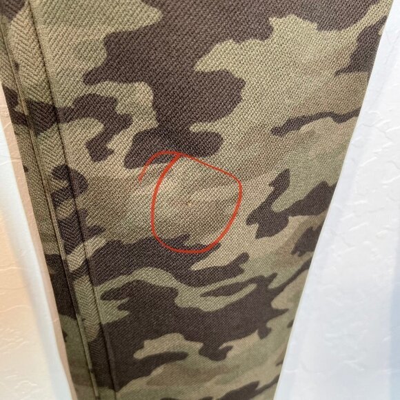 Spanx Look at me Now Cropped capri Camouflage camo Compression leggings Size M - Picture 6 of 8